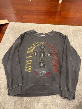 NEVER WORN GUNS AND ROSES CREWNECK